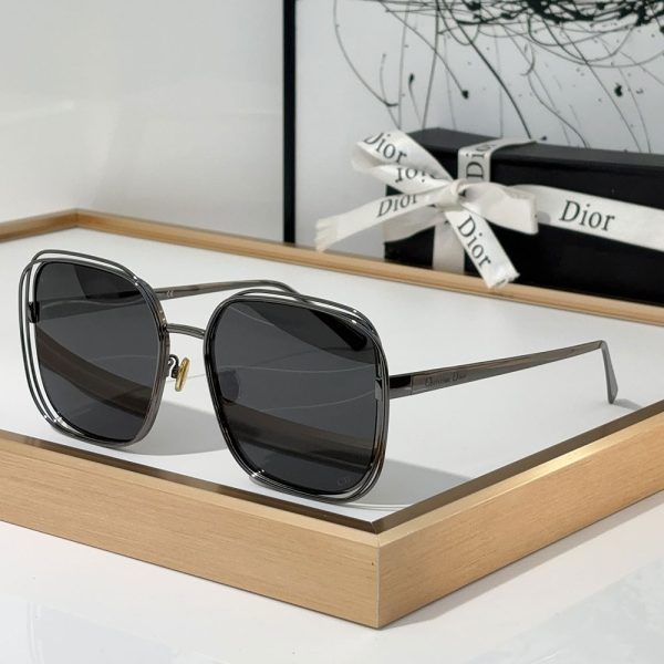 Dior Gold Metal Gold Frame Fashion sunglasses Top quality  (Perfect Replica） - Image 3