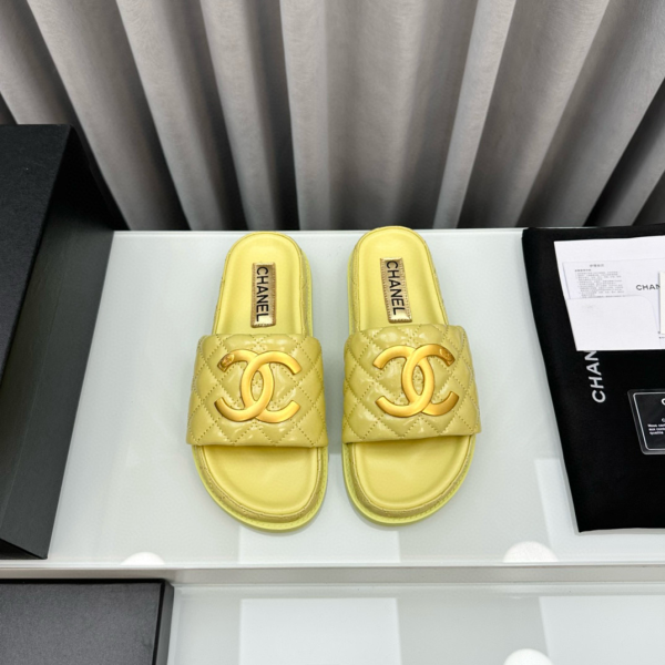 Chanel Gold Label Flat Bottom Fashion Sandals Slide（Replica） - Image 3