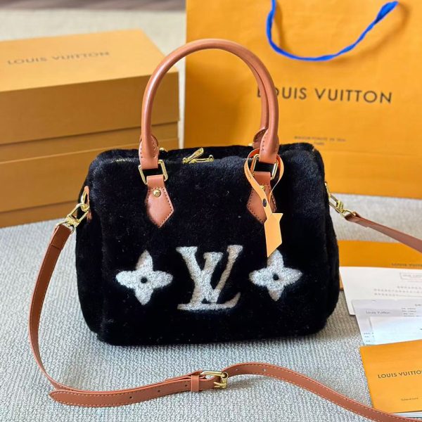 Louis Vuitton wool lamb bag (Replica) - Image 3