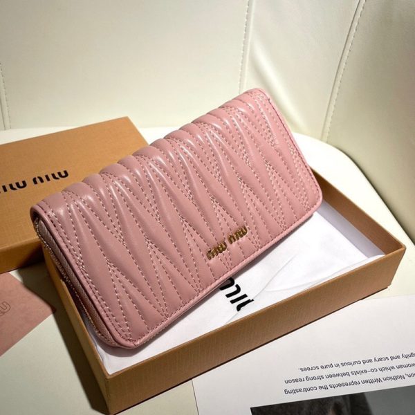 MIU MIU Matelassé Leather Card Bag (Replica) - Image 3