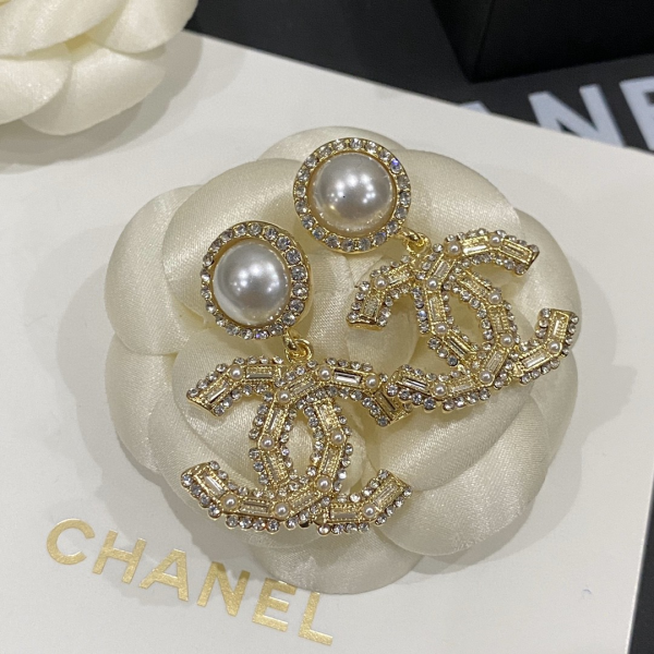 Chanel Pearl Metal Earrings - Image 3