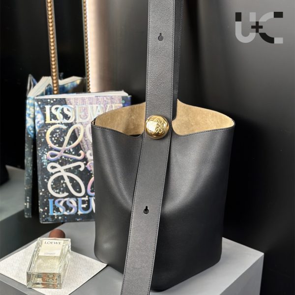 LOEWE Medium Pebble Bucket Bag（Replica） - Image 3