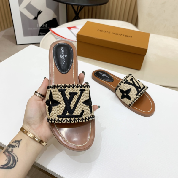 Louis Vuitton LV Lock lt Flat Flat Sandals Slide (Replica) - Image 3