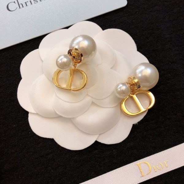 Christian Dior pearl earrings（Replica）