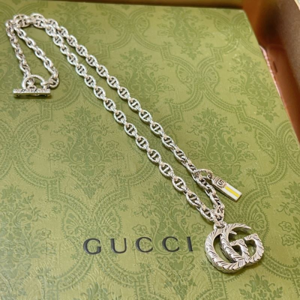 Gucci double G necklace