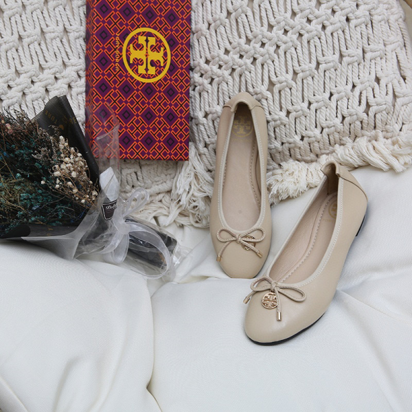 Tory Burch Leather Round Bow  Sandals Slide (Replica) - Image 9