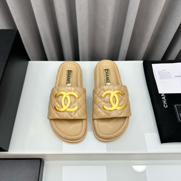 Chanel Gold Label Flat Bottom Fashion Sandals Slide（Replica） - Image 8