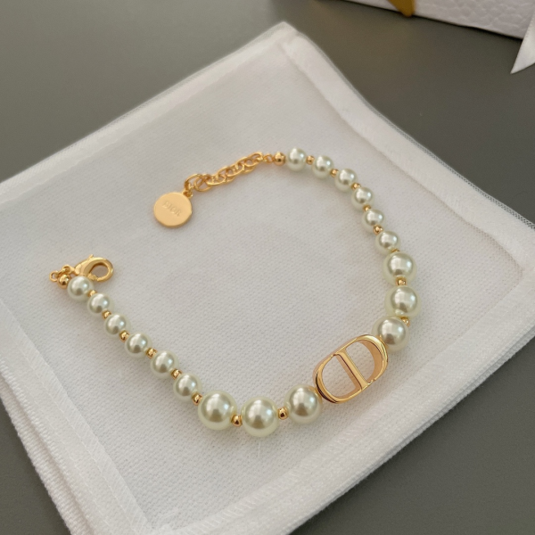 Christian Dior pearl necklace & Bracelets （Replica） - Image 3