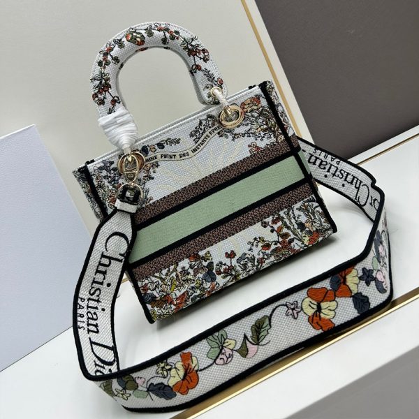 Dior Embroidered Princess Diana Handbag Crossbody（Perfect Replica) - Image 4