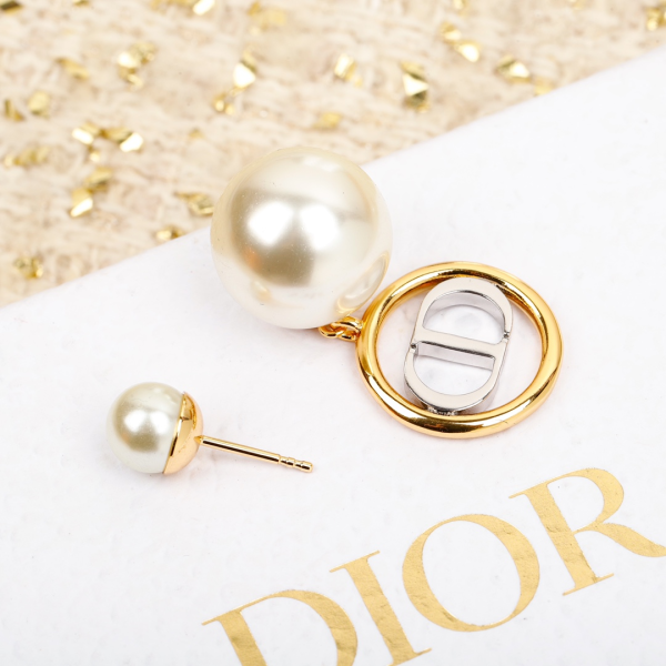 Christian Dior pearl earrings - Image 2