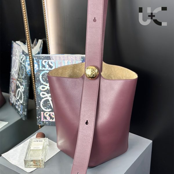 LOEWE Medium Pebble Bucket Bag（Replica） - Image 6