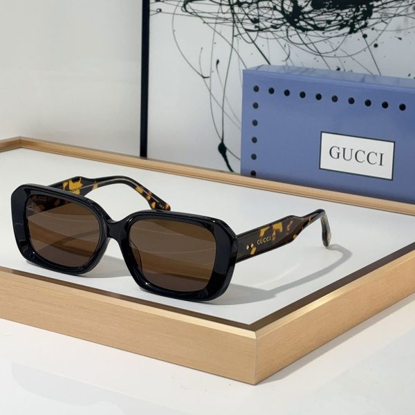 Gucci  Fashion mirror leg Logo  sunglasses Top quality （Replica）