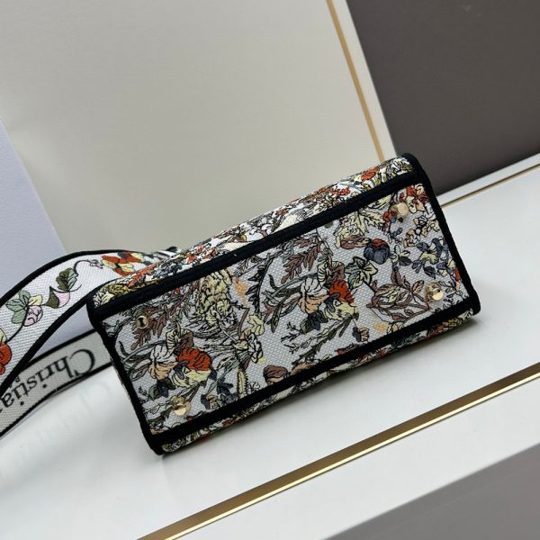 Dior Embroidered Princess Diana Handbag Crossbody（Perfect Replica) - Image 3