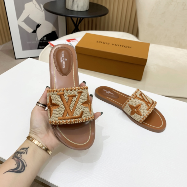 Louis Vuitton LV Lock lt Flat Flat Sandals Slide (Replica) - Image 4