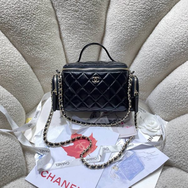 Chanel Cosmetic bag Shiny wrinkled leather  (Replica) - Image 4