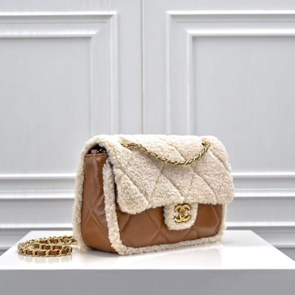 Chanel Autumn and Winter Series Flap Bag (Replica) - Image 3