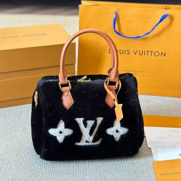 Louis Vuitton wool lamb bag (Replica) - Image 2