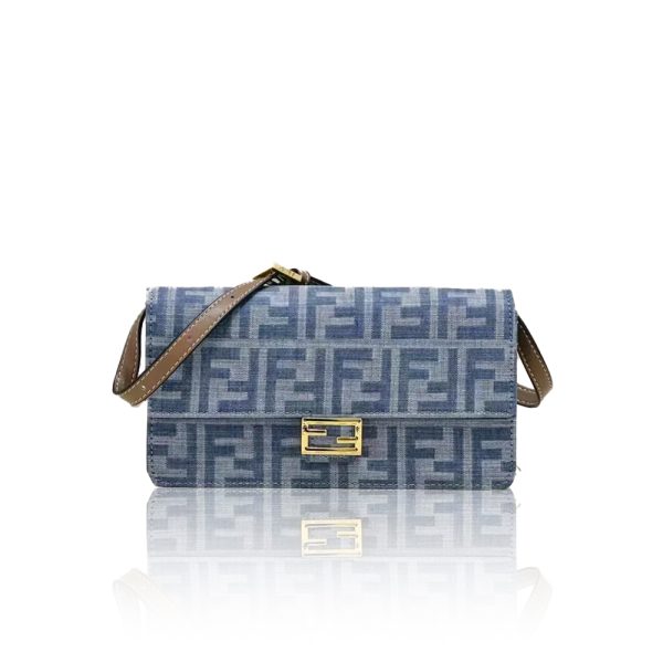 FENDI Baguette Wallet On Chain bag (Replica)