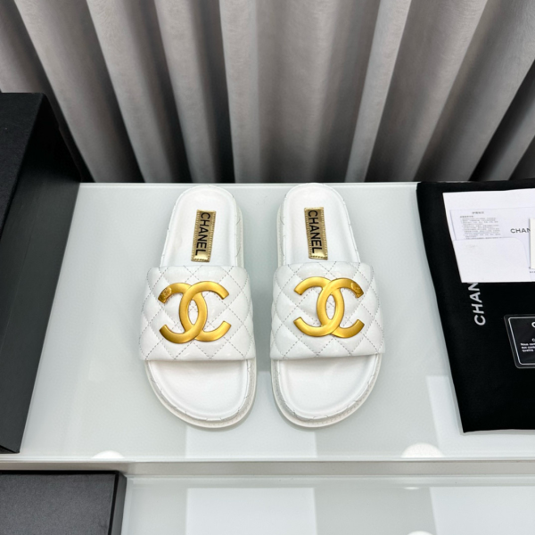 Chanel Gold Label Flat Bottom Fashion Sandals Slide（Replica） - Image 2