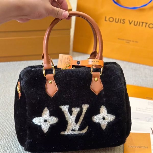 Louis Vuitton wool lamb bag (Replica) - Image 6